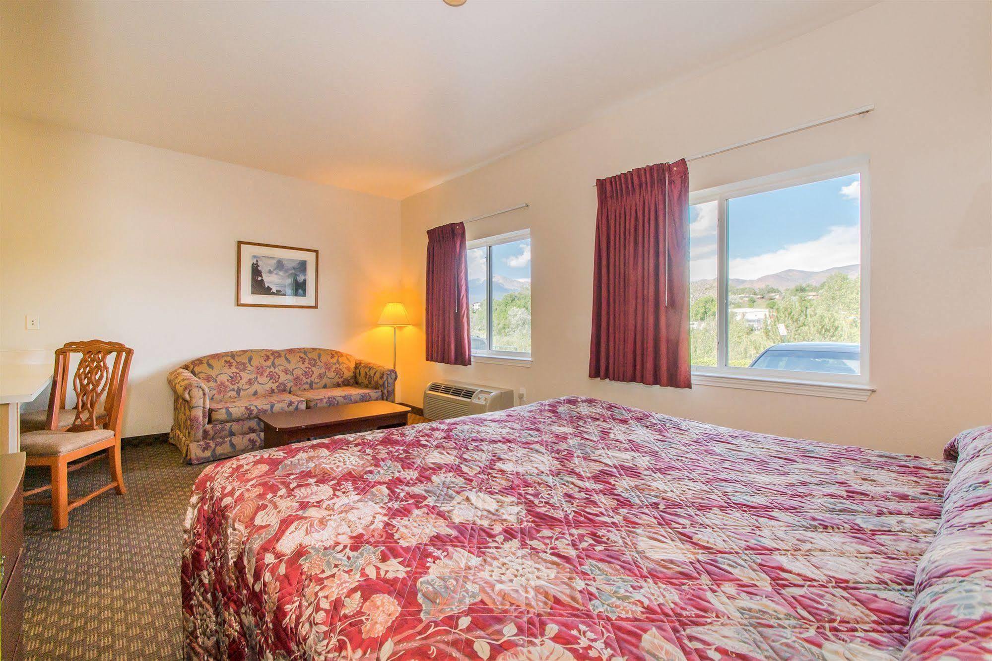 Intown Suites Extended Stay Colorado Springs Exterior foto
